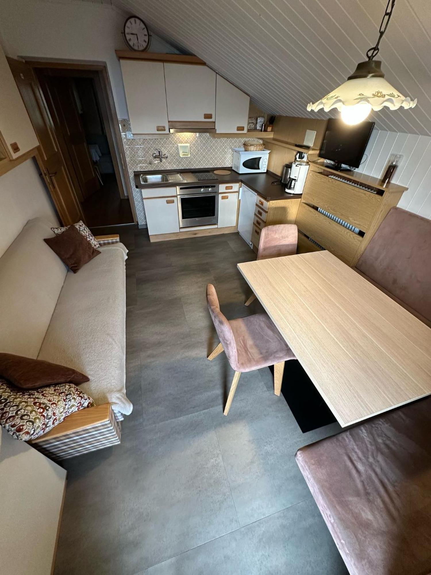 Alpenrose Apartment Мелтина Екстериор снимка